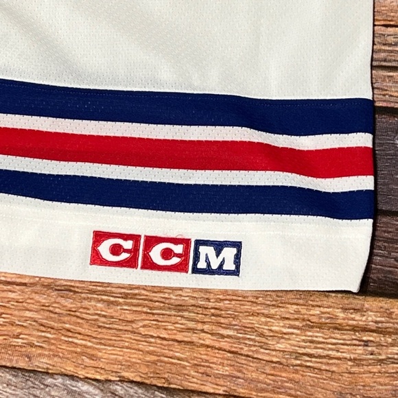 New York Rangers VTG CCM Hockey Boys Kids Youth Hockey Jersey Sweater - Picture 4 of 6